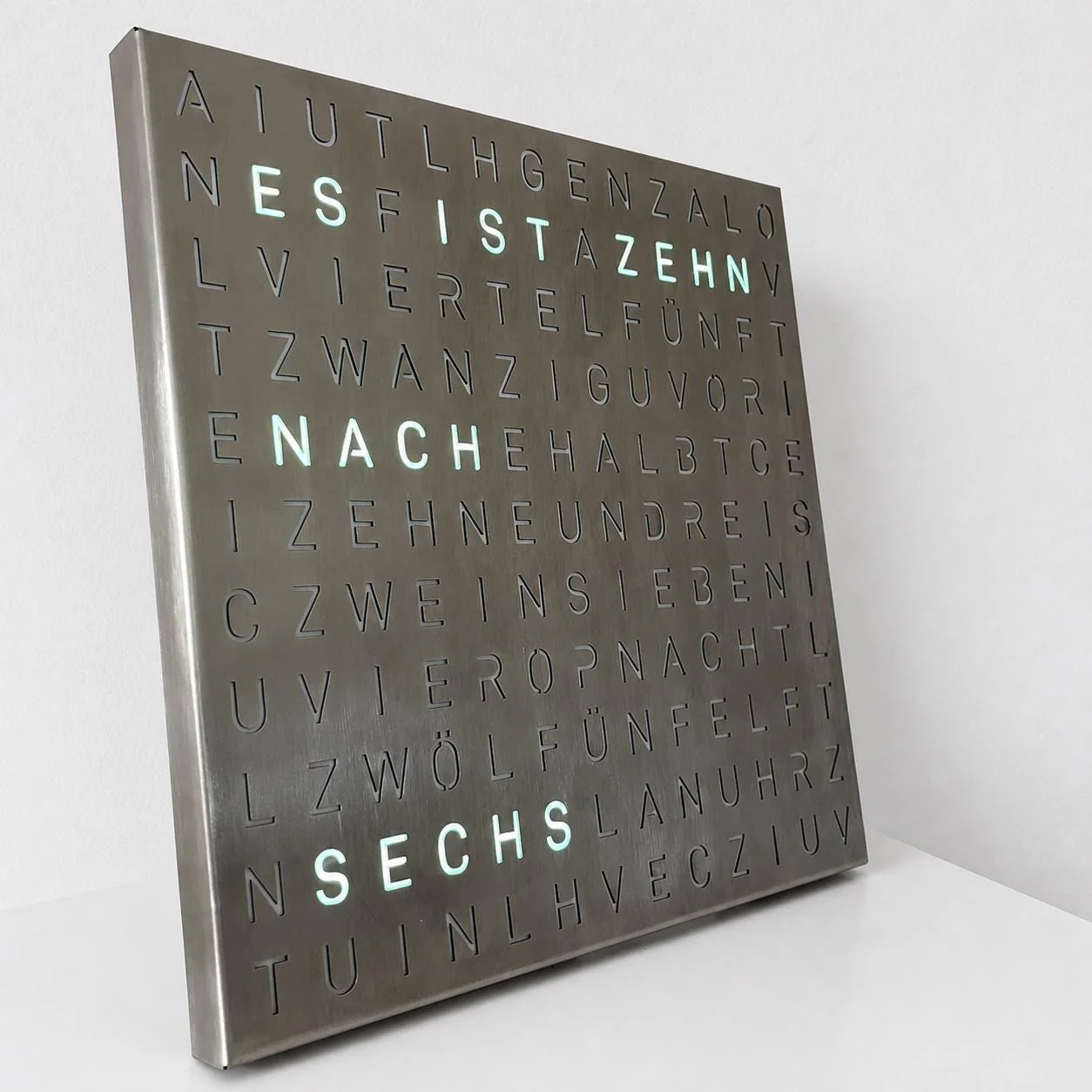 TEXTime Wortuhr aus Edelstahl mit weiß leuchtender Wortanzeige